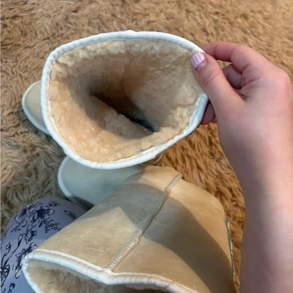 UGG Australia Boots - Picture 4 of 5